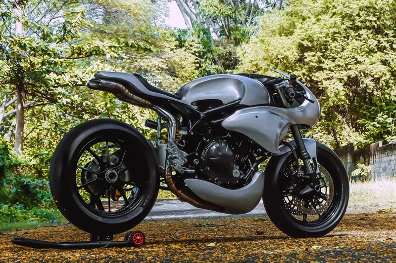 Xe sử dụng nhiều trang bị từ đàn anh như Ducati Panigale hay Kawasaki ZX-10R