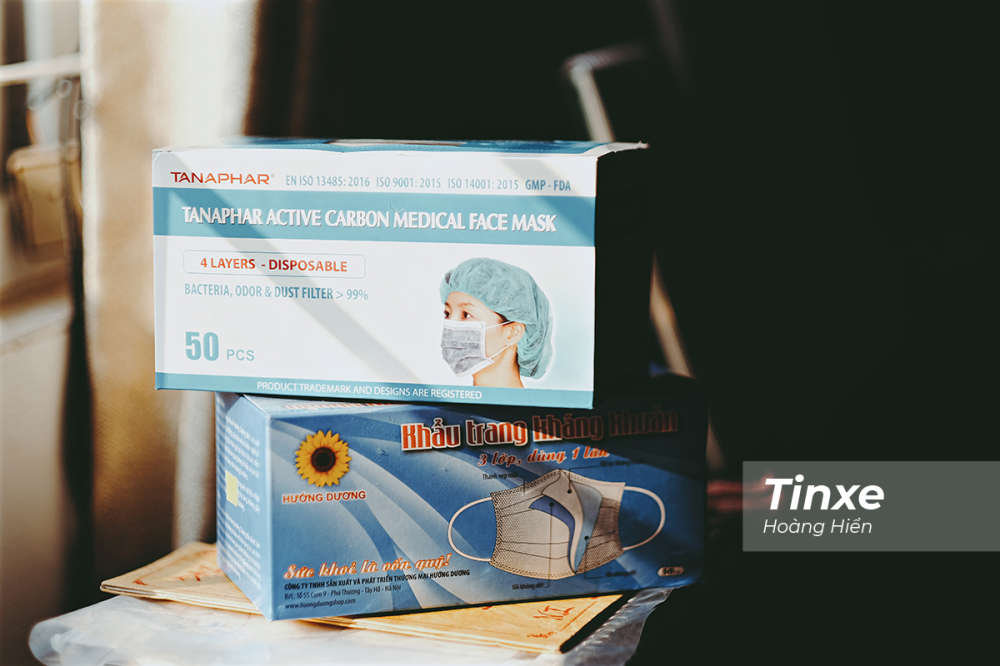 Sử dụng khẩu trang để tự bảo vệ bản thân và bảo vệ cả những người xung quanh. Sử dụng khẩu trang để tự bảo vệ bản thân và bảo vệ cả những người xung quanh.