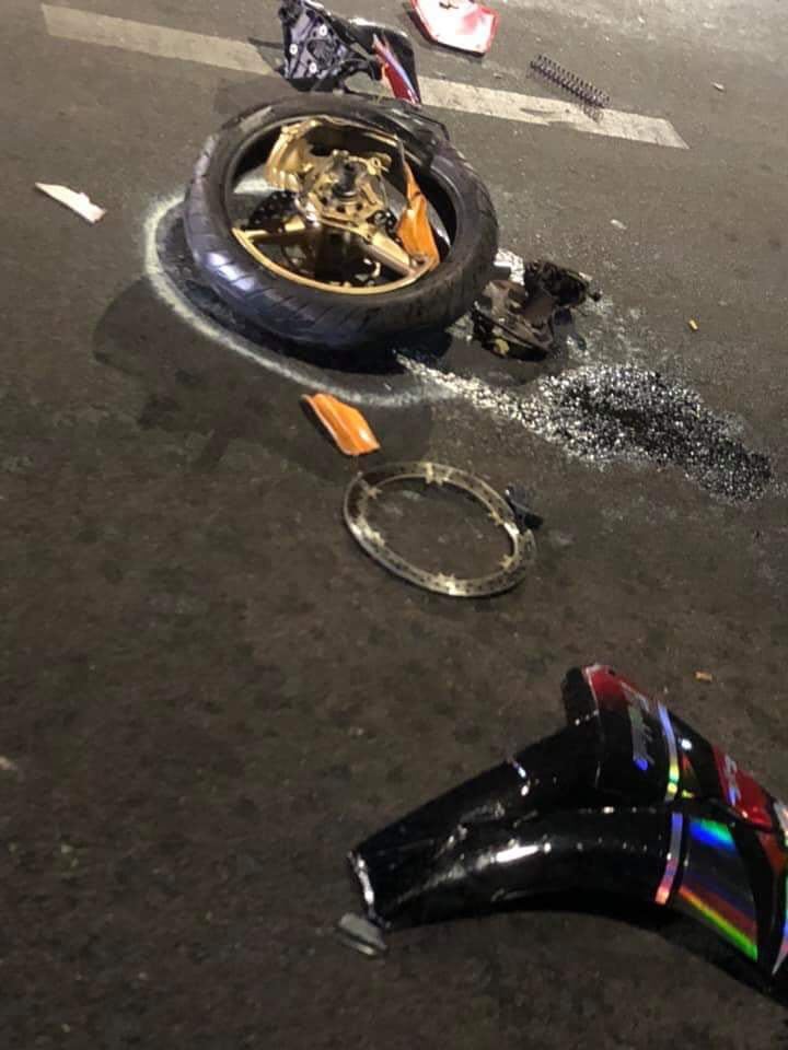 Đĩa phanh trước và mâm đúc hợp kim hư hại hoàn toàn