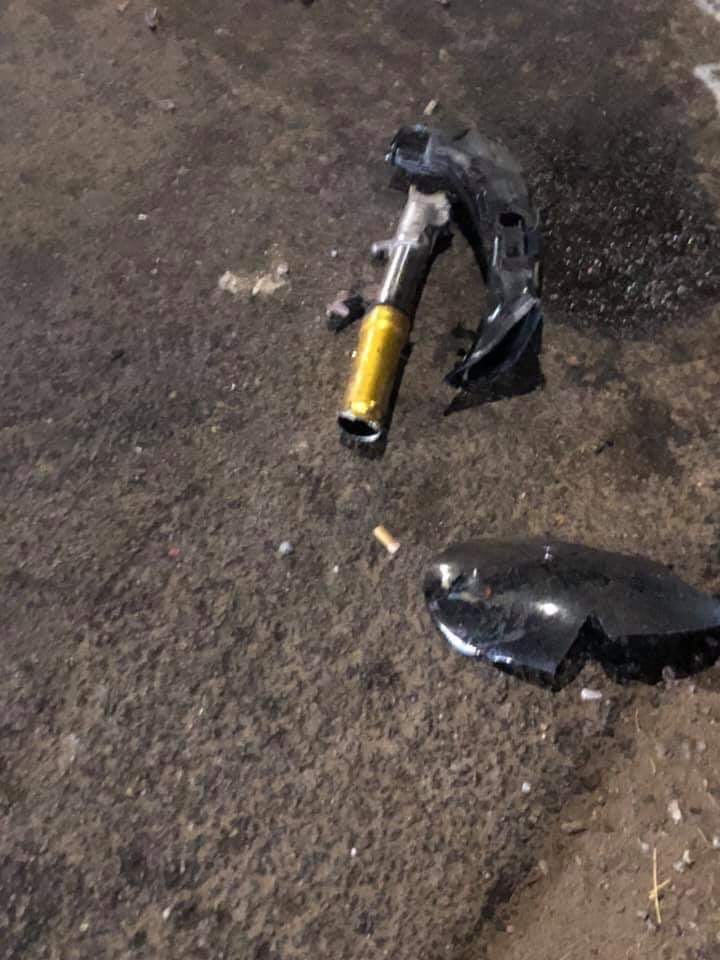 Phuộc trước của chiếc xe gãy làm đôi