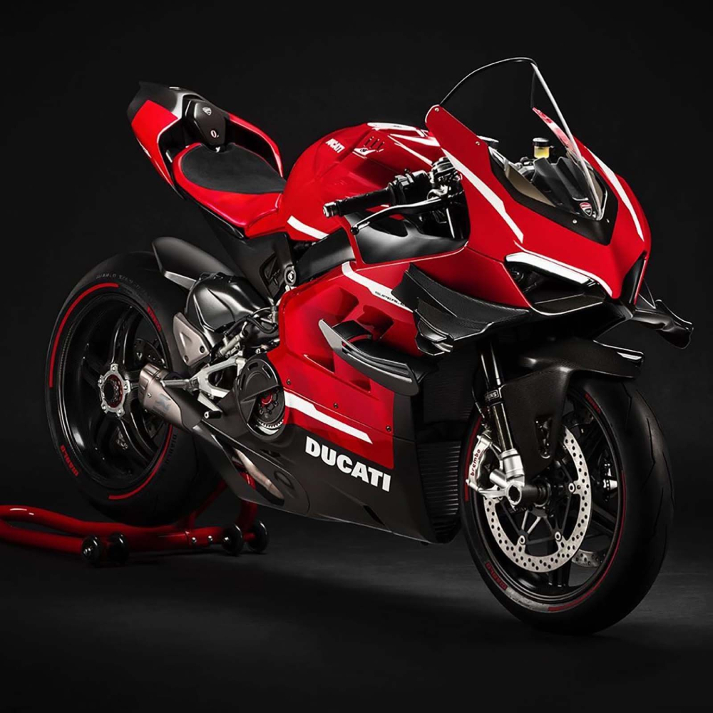 Ducati Superleggera V4 - không chỉ là một chiếc mô tô, mà còn là một tác phẩm nghệ thuật đích thực. Với sức mạnh vượt trội và thiết kế đột phá, chiếc xe này vượt xa những gì bạn từng được trải nghiệm. Hãy cùng xem hình ảnh để khám phá những chi tiết độc đáo và thiết kế tuyệt đẹp của Ducati Superleggera V4 nhé!