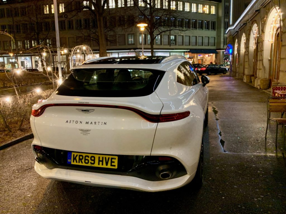 Aston Martin DBX 2020 là sản phẩm mới nhất của hãng xe đến từ Anh quốc Aston Martin DBX 2020 là sản phẩm mới nhất của hãng xe đến từ Anh quốc