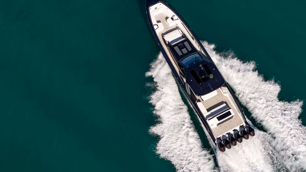 Di chuyển nhanh là thế, nhưng Tirranna AMG Edition vẫn đảm bảo độ ổn định, tính dễ chịu cho người ngồi