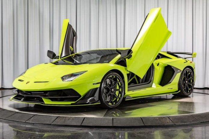 Cùng chào đón và gặp gỡ siêu xe Lamborghini Aventador SVJ cực hiếm với màu  sơn như dạ quang