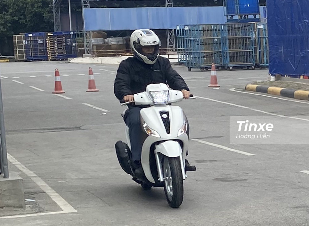 Piaggio Medley 2020 sẽ đối đầu trực tiếp với Honda SH tại Việt Nam. Piaggio Medley 2020 sẽ đối đầu trực tiếp với Honda SH tại Việt Nam.