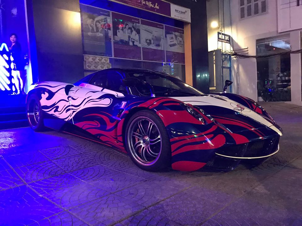 Cận cảnh diện mạo mới lạ của siêu phẩm Pagani Huayra độc nhất Việt Nam Cận cảnh diện mạo mới lạ của siêu phẩm Pagani Huayra độc nhất Việt Nam