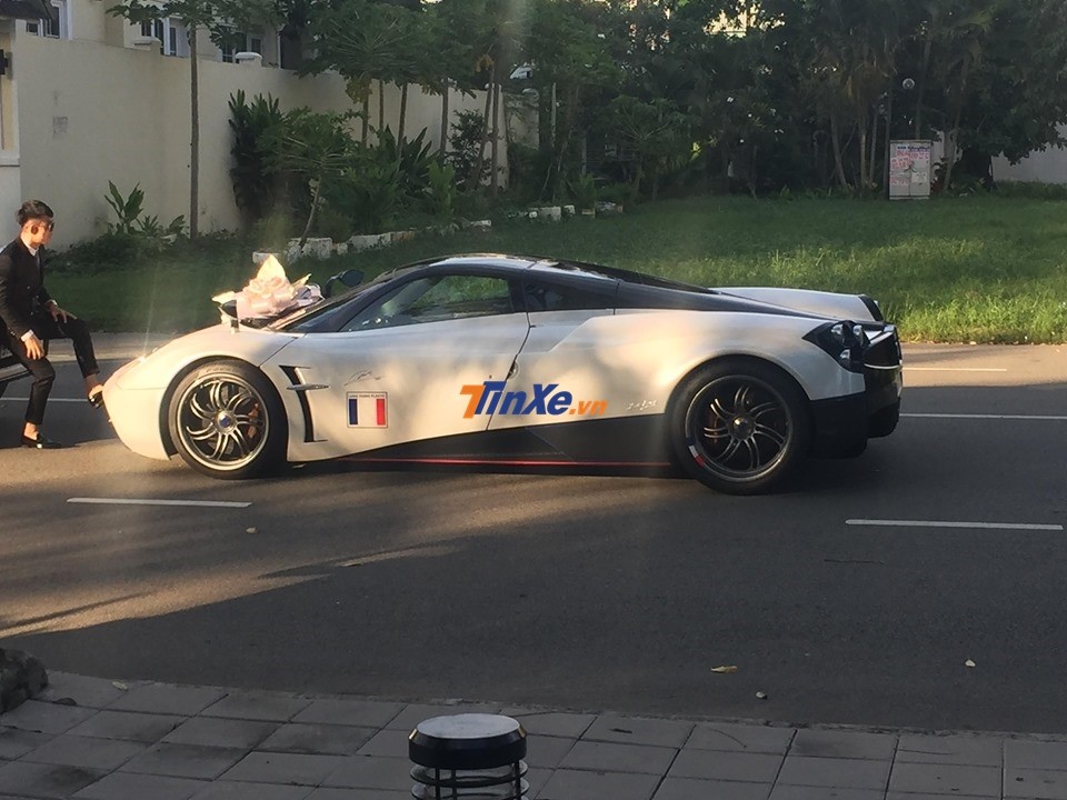 Pagani Huayra của Minh Nhựa lúc còn mang màu trắng