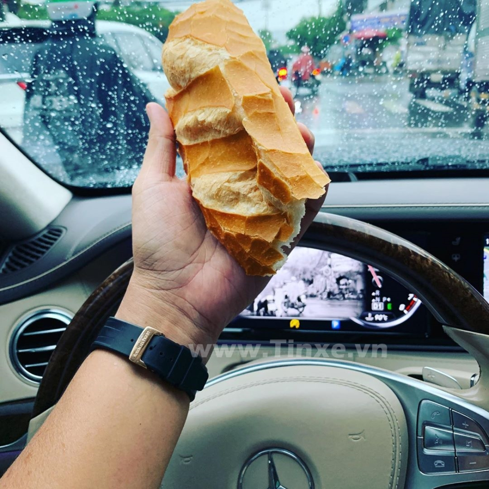 Làm tạm ổ bánh mì không khi lái Mercedes-Benz S-Class vậy