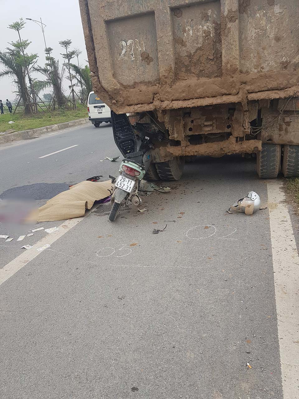 Hiện trường vụ tai nạn nghiêm trọng trên đường CIENCO 5 Hiện trường vụ tai nạn nghiêm trọng trên đường CIENCO 5