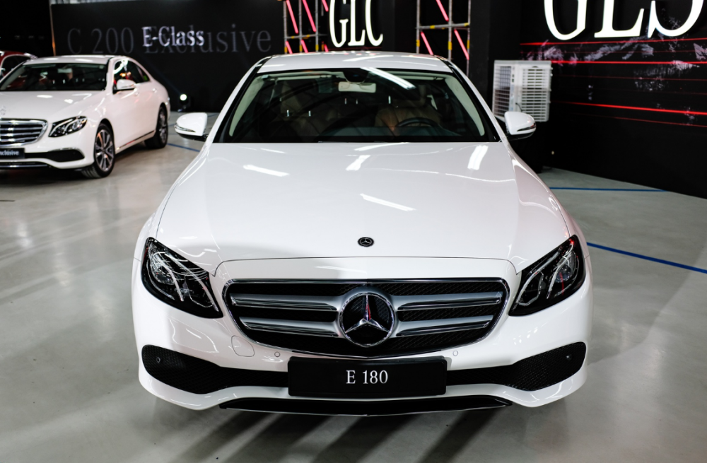 Mercedes-Benz E180 vừa ra mắt thị trường Việt Nam Mercedes-Benz E180 vừa ra mắt thị trường Việt Nam