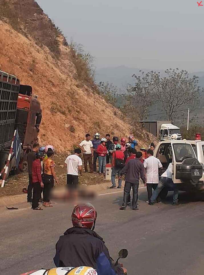 2 người đi xe máy đã tử vong trong vụ tai nạn này 2 người đi xe máy đã tử vong trong vụ tai nạn này