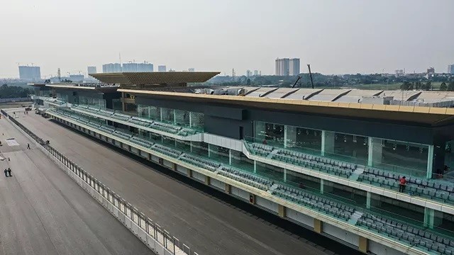 Tại thời điểm này, phần lớn công trình đường đua F1 tại Mỹ Đình đã hoàn thành Tại thời điểm này, phần lớn công trình đường đua F1 tại Mỹ Đình đã hoàn thành