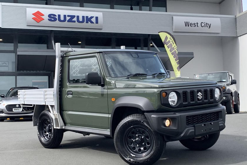 Suzuki Jimny Flatdeck là một chiếc bán tải nhỏ con chỉ có ở New Zealand Suzuki Jimny Flatdeck là một chiếc bán tải nhỏ con chỉ có ở New Zealand