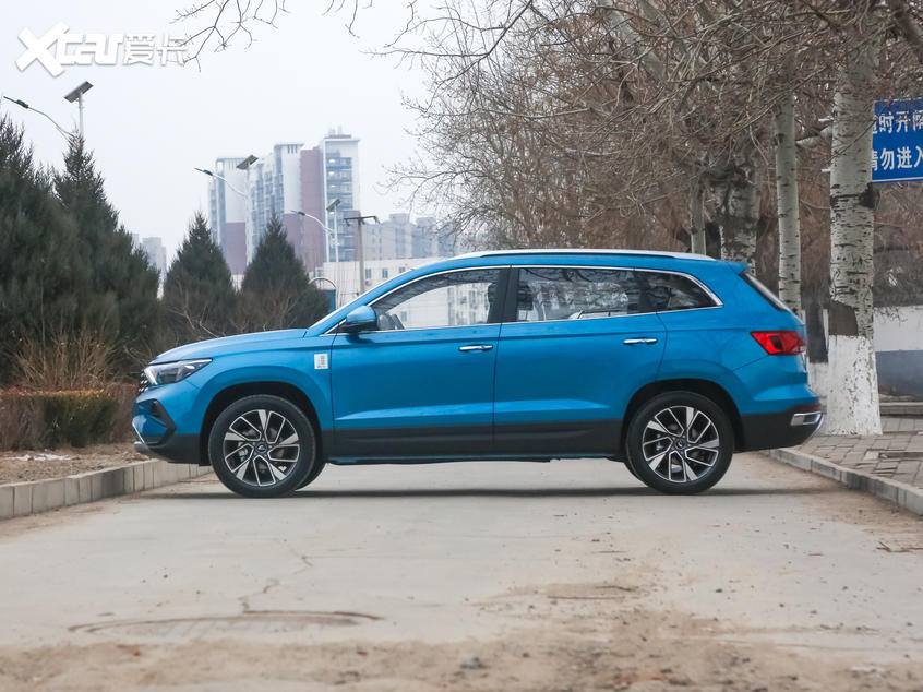 Jetta VS7 có kích thước dài 4.624 mm, rộng 1.841 mm, và cao 1.644, với trục cơ sở 2.730 mm Jetta VS7 có kích thước dài 4.624 mm, rộng 1.841 mm, và cao 1.644, với trục cơ sở 2.730 mm