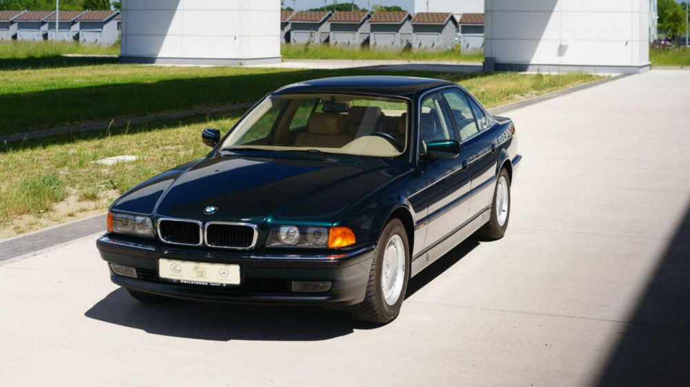 Chiếc BMW 740i đời 1998 hiện đang được rao bán trên eBay Chiếc BMW 740i đời 1998 hiện đang được rao bán trên eBay