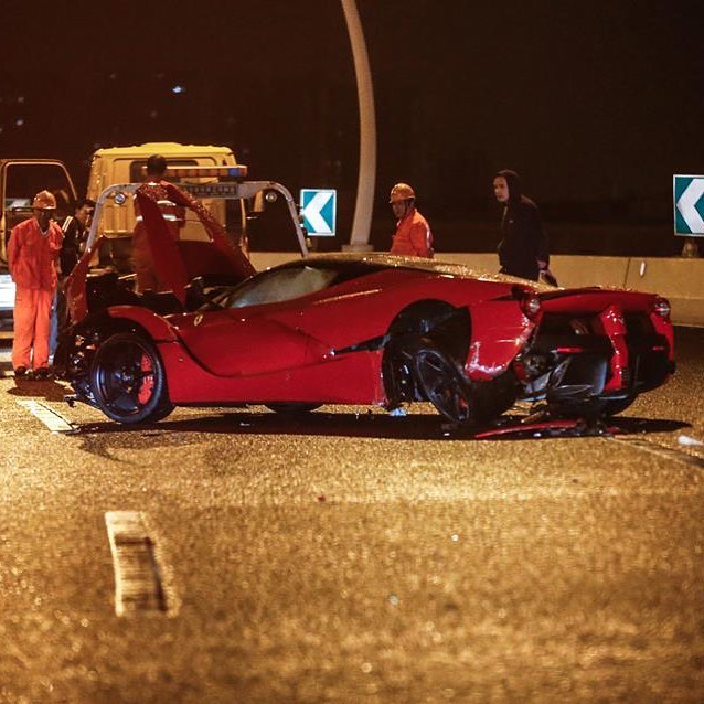 Đây là chiếc Ferrari LaFerrari đầu tiên tại châu Á gặp nạn Đây là chiếc Ferrari LaFerrari đầu tiên tại châu Á gặp nạn