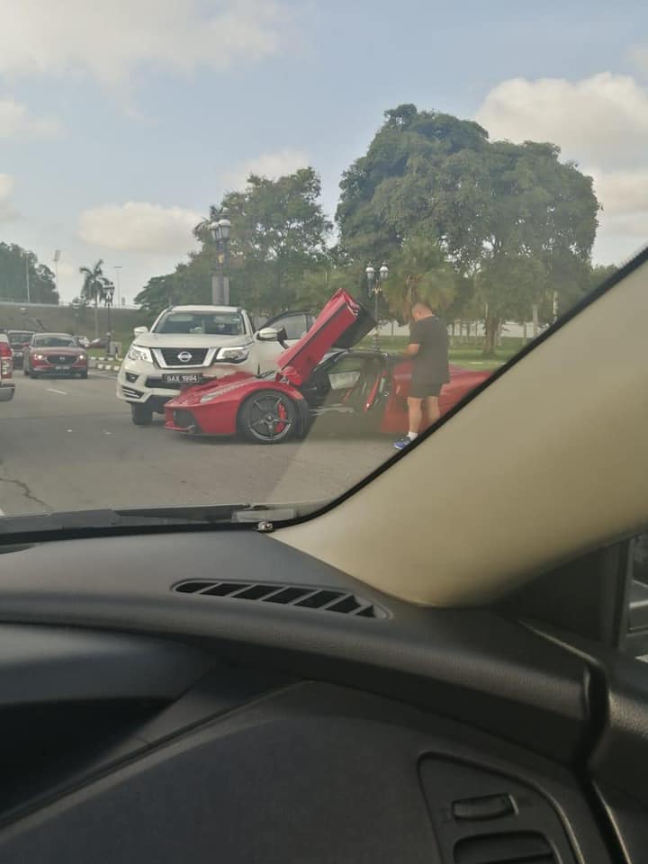 Chiếc Ferrari LaFerrari xấu số thứ 2 ở châu Á là tại Brunei Chiếc Ferrari LaFerrari xấu số thứ 2 ở châu Á là tại Brunei