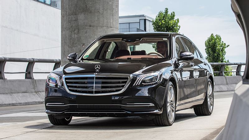 Một lô xe trưng bày và chạy thử của Mercedes-Benz mới được đại lý mở đợt thanh lý với giá hấp dẫn