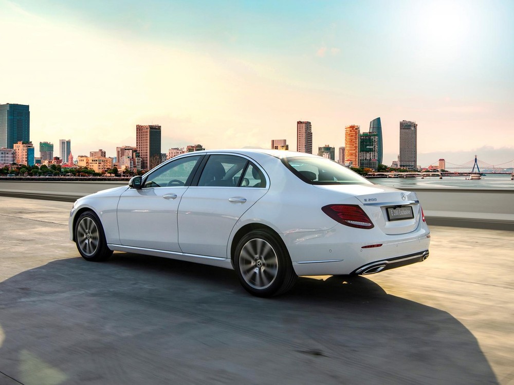 Đuôi xe Mercedes-Benz e 200 Exclusive 2020 Đuôi xe Mercedes-Benz e 200 Exclusive 2020