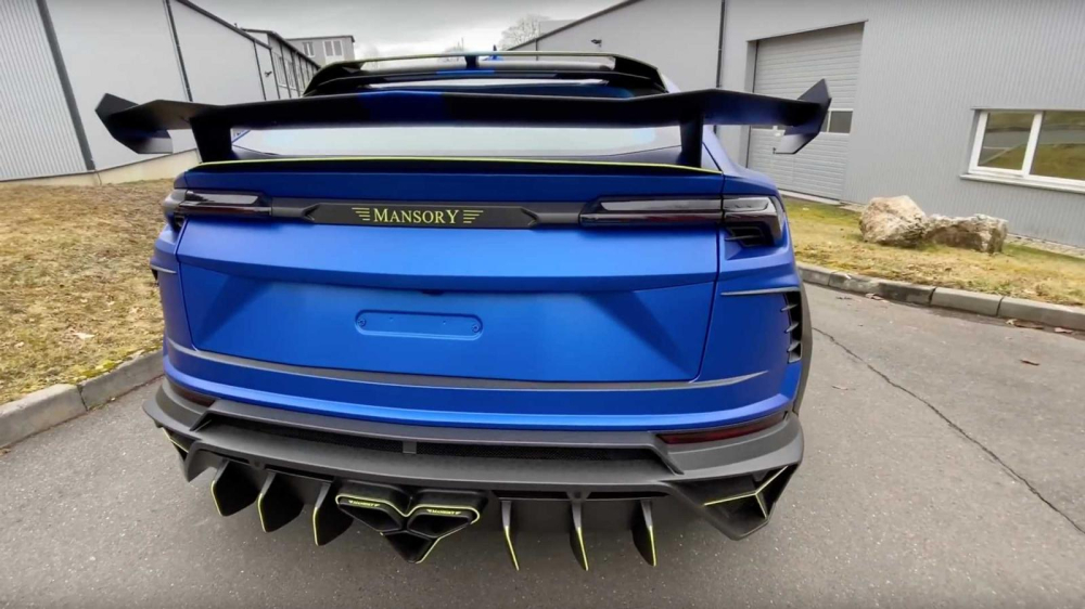 Phía sau của chiếc Lamborghini Urus độ bởi Mansory Phía sau của chiếc Lamborghini Urus độ bởi Mansory