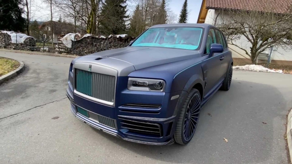 Phía trước của chiếc Rolls-Royce Cullinan độ bởi Mansory Phía trước của chiếc Rolls-Royce Cullinan độ bởi Mansory