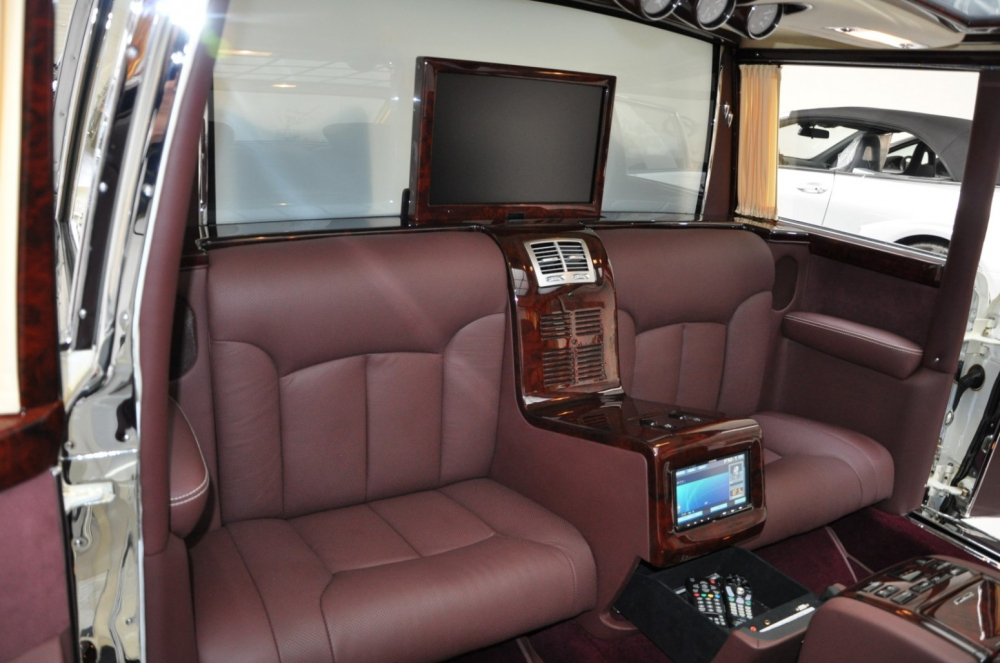 Hàng ghế sau của Mercedes-Benz 600 Pullman Hàng ghế sau của Mercedes-Benz 600 Pullman