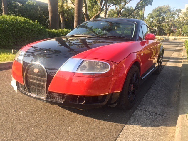 Phía trước của chiếc Bugatti Veyron nhái Phía trước của chiếc Bugatti Veyron nhái