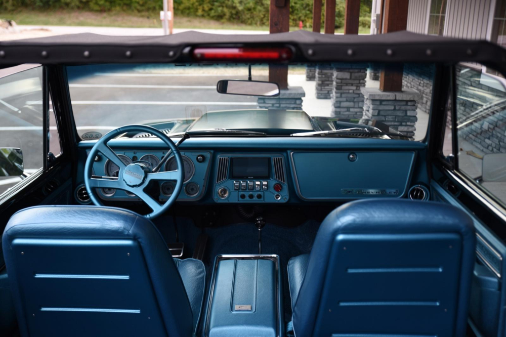 Nội thất của chiếc Chevrolet Blazer K5 1972 phục chế bởi Ringbrothers Nội thất của chiếc Chevrolet Blazer K5 1972 phục chế bởi Ringbrothers