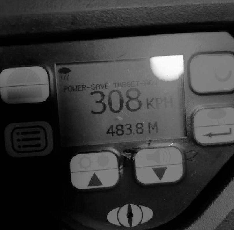 Vận tốc của chiếc Mercedes-Benz C63 AMG Coupedo camera bắn tốc độ ghi nhận Vận tốc của chiếc Mercedes-Benz C63 AMG Coupedo camera bắn tốc độ ghi nhận