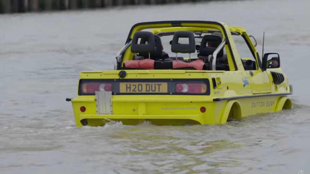 Nhỏ bé, song Dutton Surf chinh phục mặt nước rất tốt Nhỏ bé, song Dutton Surf chinh phục mặt nước rất tốt