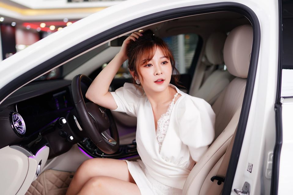 Ribi Sachi sở hữu xe đắt tiền ở tuổi 30 Ribi Sachi sở hữu xe đắt tiền ở tuổi 30