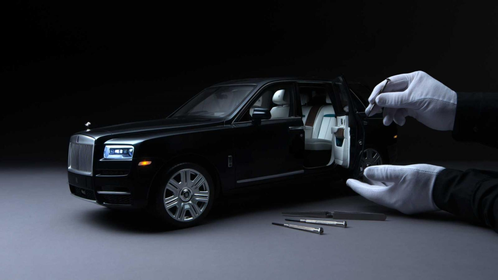 Mỗi mô hình Rolls-Royce Cullinan cần tới 450 giờ làm việc để hoàn thành Mỗi mô hình Rolls-Royce Cullinan cần tới 450 giờ làm việc để hoàn thành