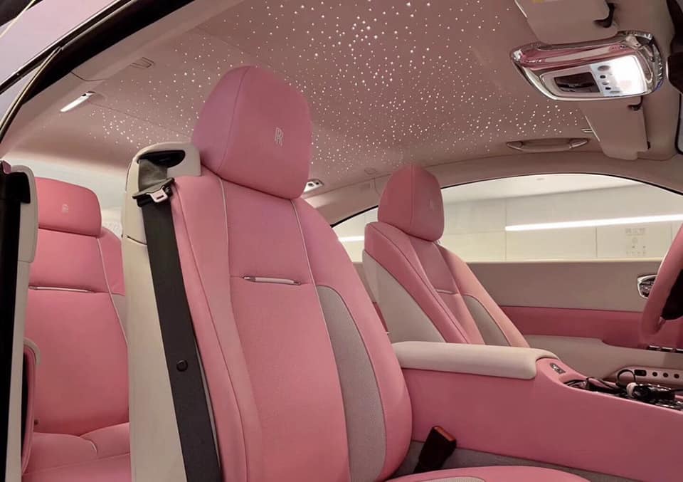 Kylies ALL PINK interior SUV Rolls Royce Couldnt tell 100 but think I  saw an R on the seats  rKUWTK