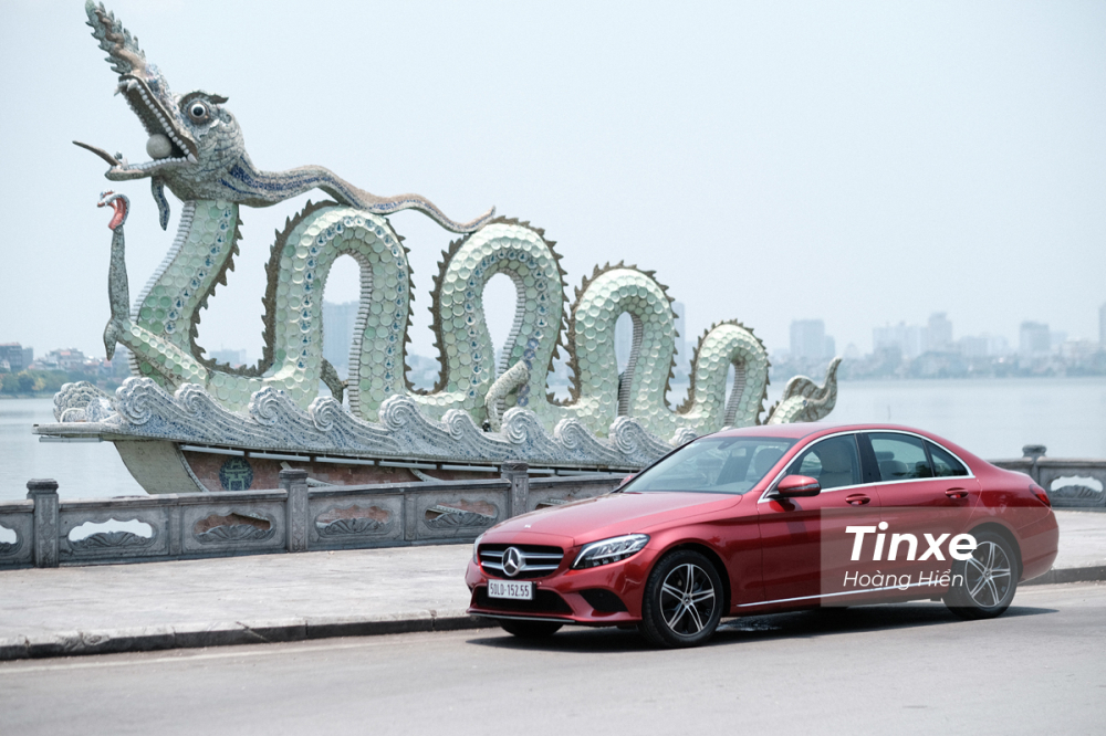 Mercedes-Benz C180 - tân binh xe sang dành cho những người lần đầu mua xe cao cấp.a Mercedes-Benz C180 - tân binh xe sang dành cho những người lần đầu mua xe cao cấp.a