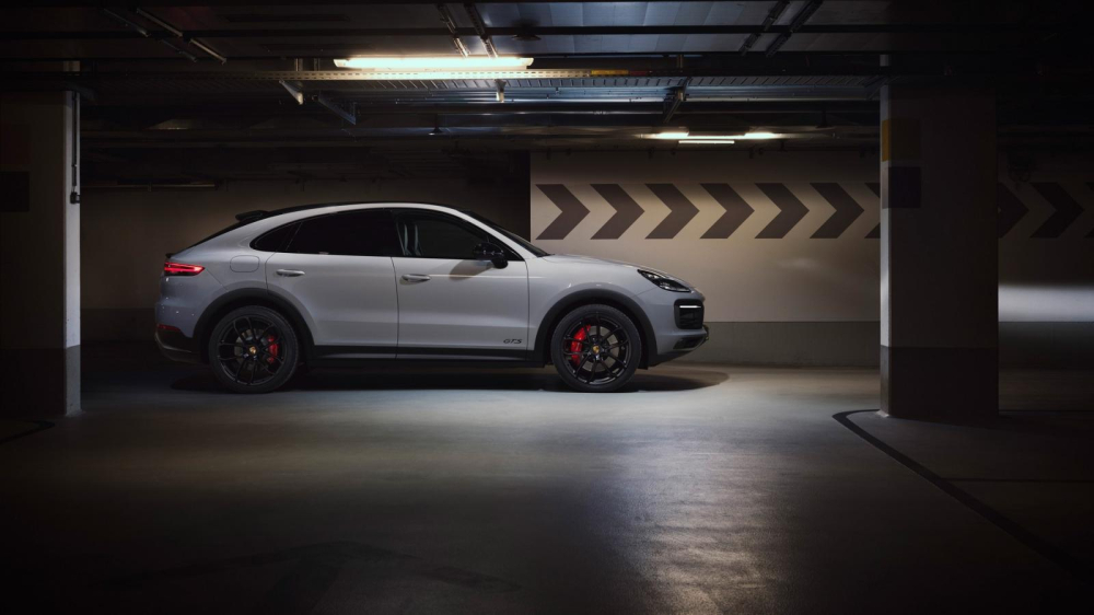 Porsche Cayenne GTS Coupe 2021 với cùm phanh màu đỏ