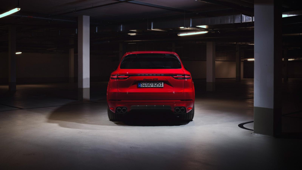 Porsche Cayenne GTS 2021 có nhiều chi tiết ngoại thất màu đen
