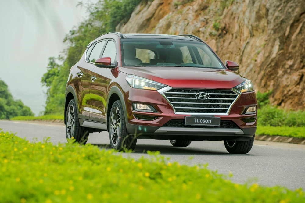 Kích thước tổng thể của Hyundai Tucson là 4.480 x 1.850 x 1.665 mm (D x R x C), khoảng sáng gầm đạt 172 mm
