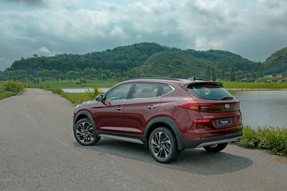Hyundai Tucson được trang bị mâm hợp kim 19 inch ở bản Turbo