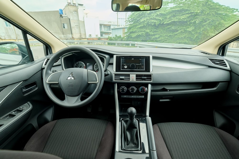 Nội thất của Mitsubishi Xpander MT 2020 được chuyển sang tông màu đen Nội thất của Mitsubishi Xpander MT 2020 được chuyển sang tông màu đen