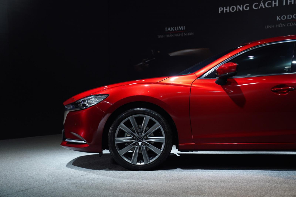 Bên ngoài Mazda6 mới