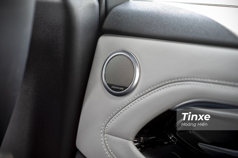 Dàn âm thanh cao cấp Meridian trên Range Rover Evoque 2020 có thể làm thoả mãn bất kỳ khách hàng khó tính nào.