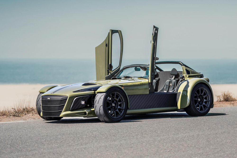 Donkervoort D8 GTO-JD70 khi mở cánh cửa Donkervoort D8 GTO-JD70 khi mở cánh cửa