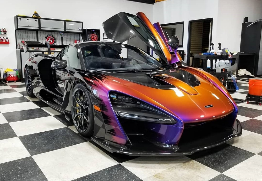 McLaren Senna đen cam