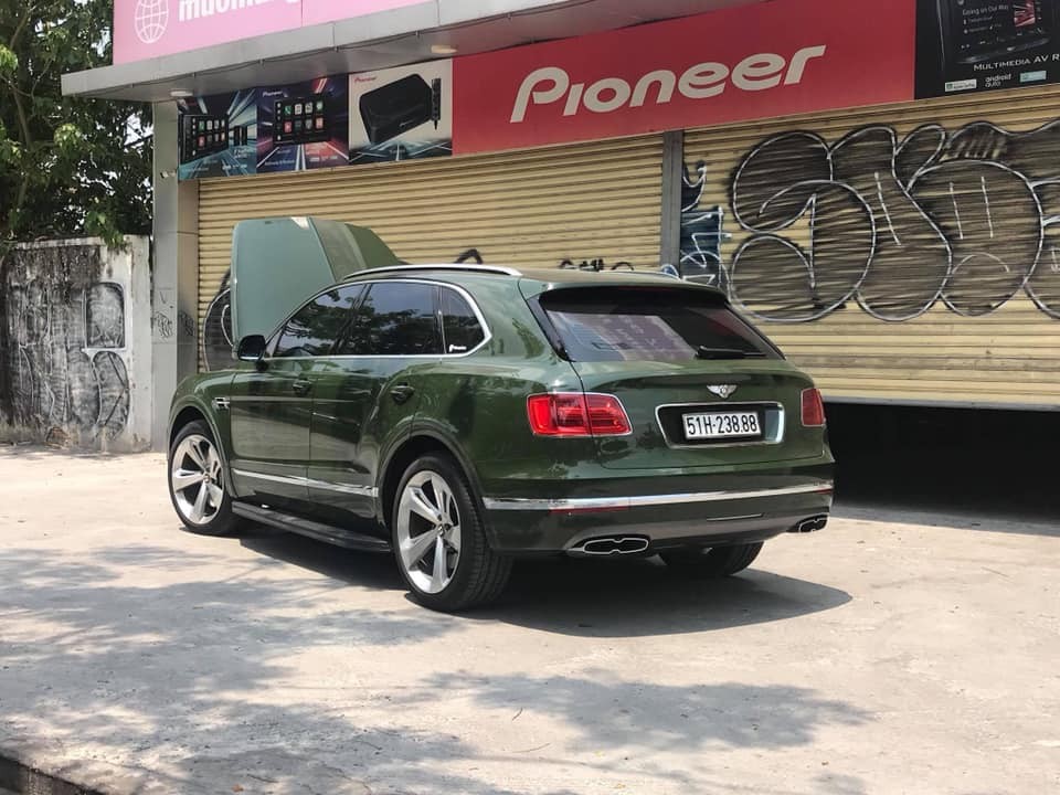 Siêu phẩm Bentley Bentayga V8 cá nhân hóa cho khách hàng Việt có gì đặc  biệt