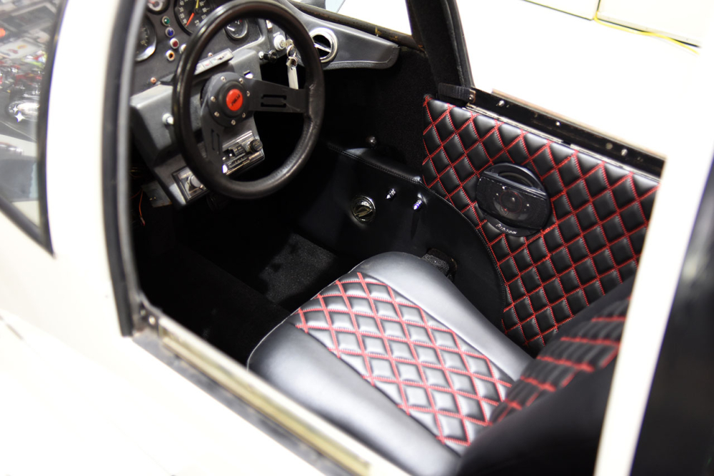 Ghế ngồi phía trước và hệ thống lái của Pulse Autocycle Ghế ngồi phía trước và hệ thống lái của Pulse Autocycle