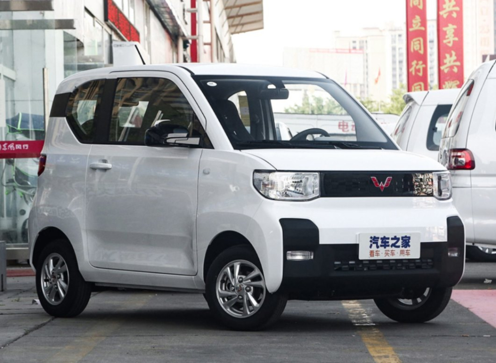 wuling hongguang mini ev lovely little electric car the starting price is very soft less than 100 million
