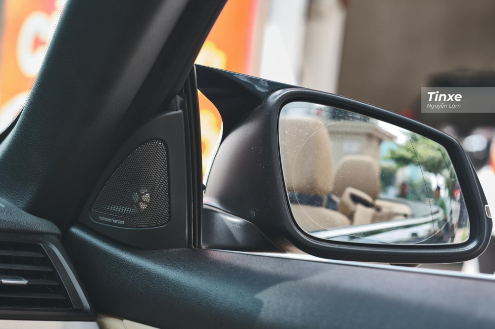 Hệ thống âm thanh tiêu chuẩn đã được nâng cấp lên loại Harman Kardon hàng hiệu Hệ thống âm thanh tiêu chuẩn đã được nâng cấp lên loại Harman Kardon hàng hiệu