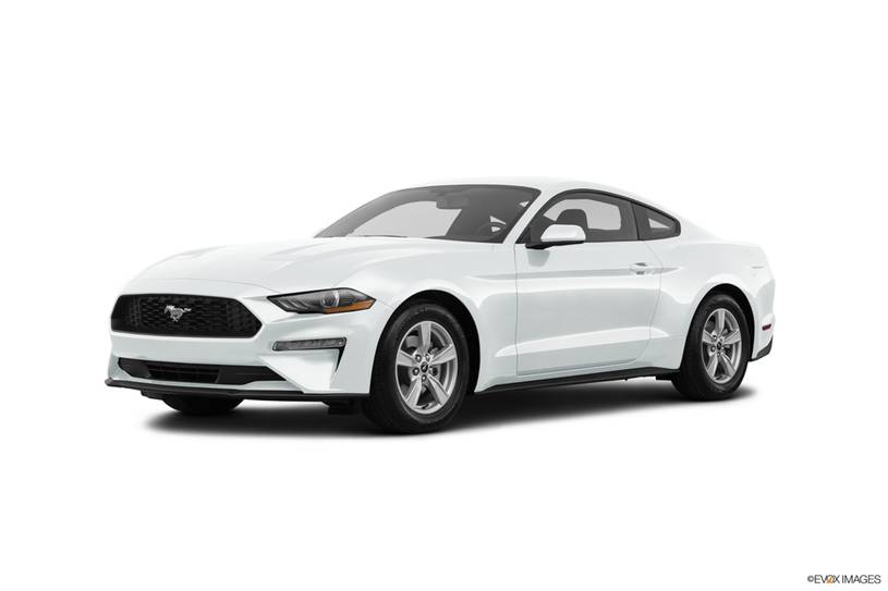 Ford Mustang trắng