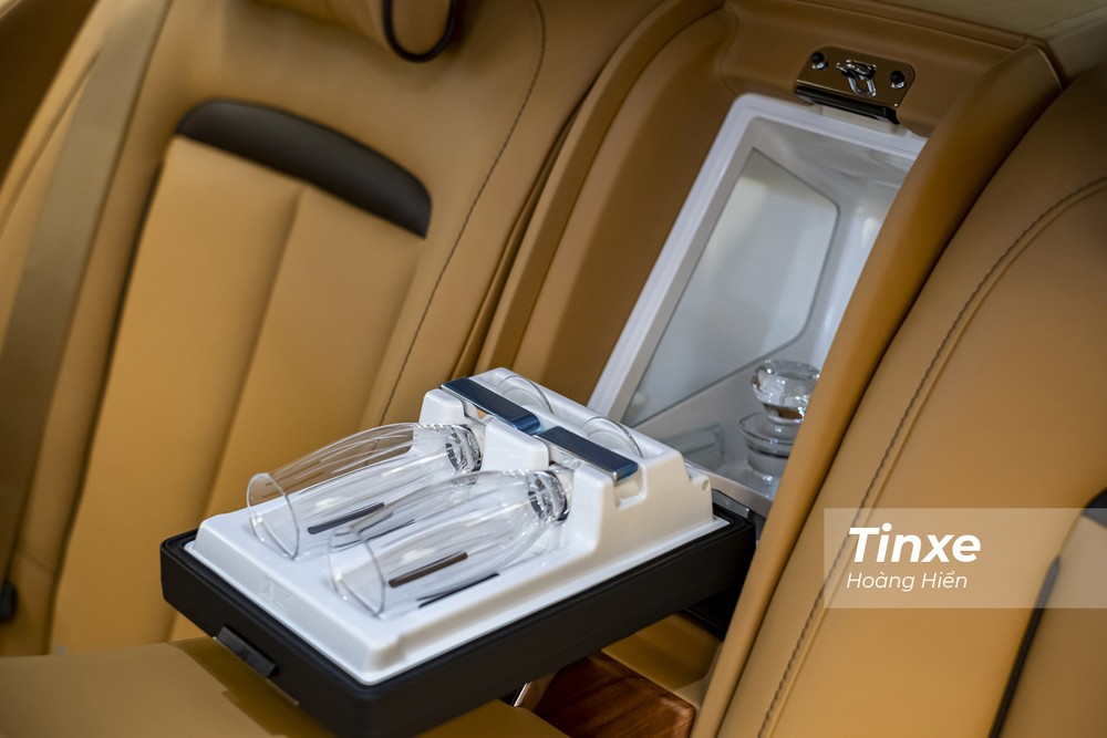 Chỗ để ly sang trọng