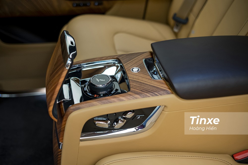 Khu vực tuỳ chỉnh của ghế sau